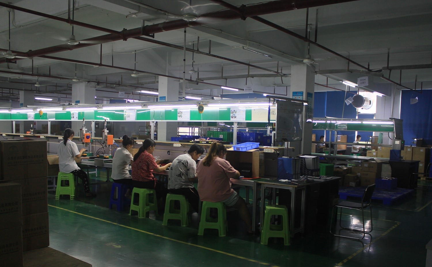 散熱風扇生產(chǎn)車間